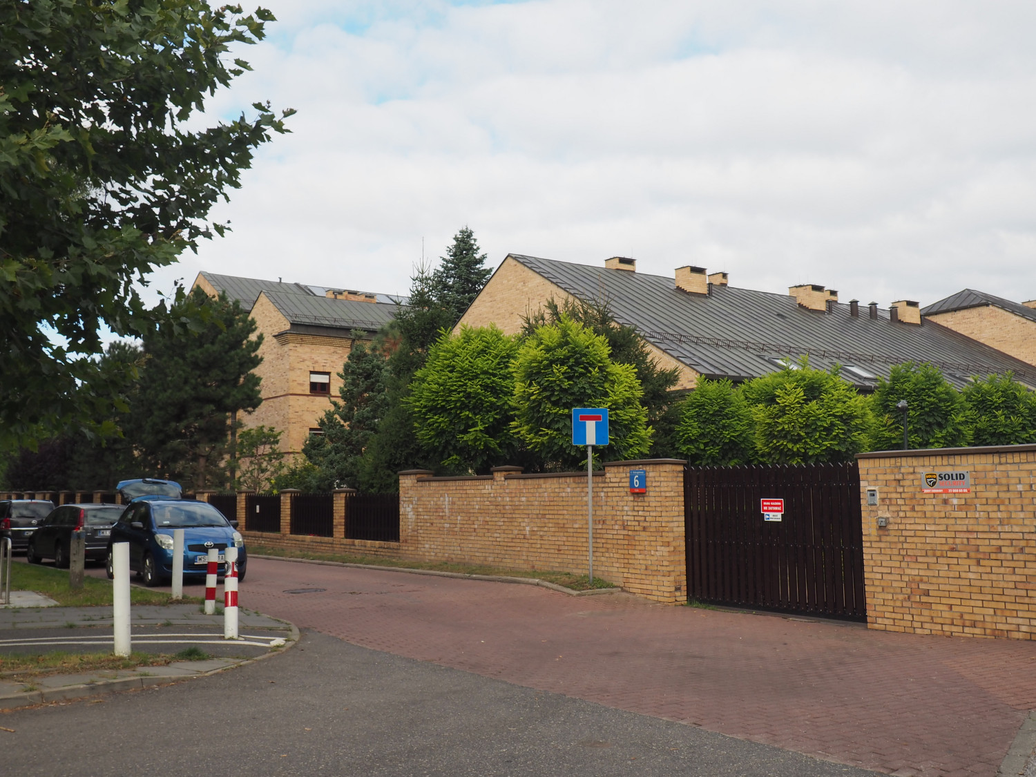 Zdjęcie architektury budynku Dom prowincjalny Sióstr Służebniczek NMP Niepokalanie Poczętej i Zakład Opiekuńczo-Leczniczy im. Edmunda Bojanowskiego